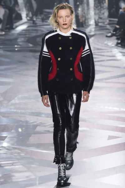 Look 20